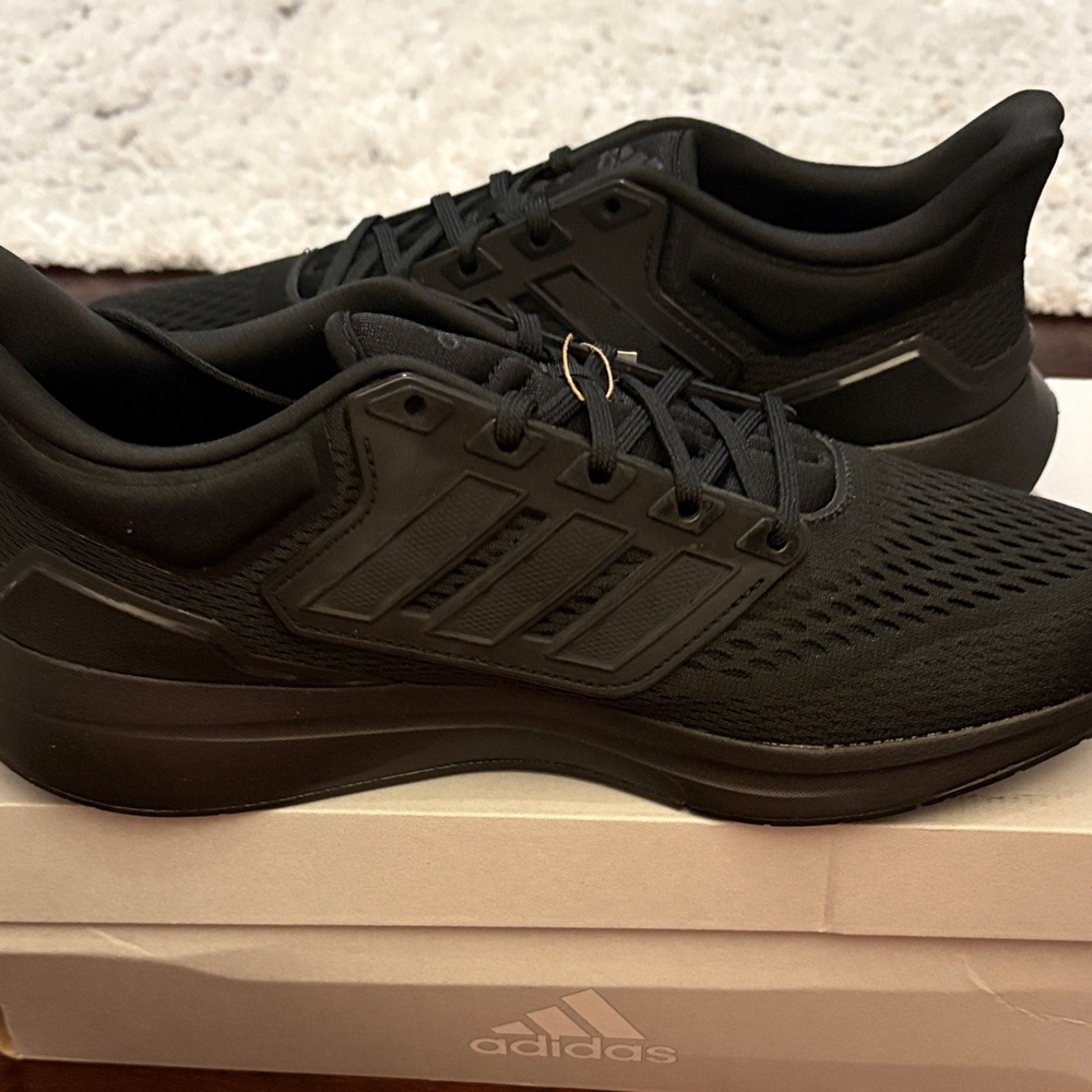 Adidas EQ21 Run. SZ 11. - Picture 2 of 3